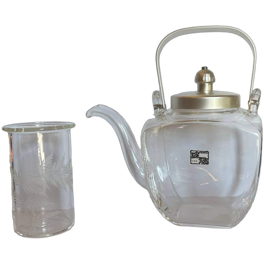 Hirota Glass Pitcher Flower